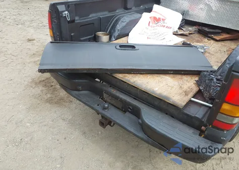 2003 Chevrolet Silverado 1500 z USA, uszkodzony, nr VIN 1GCEK14V33E206044